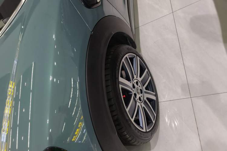 Used MINI Countryman 2022 2.0T COOPER S ALL4 Left Front Wheel Hub