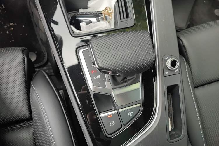 Used Audi A4L 2024 40 TFSI Luxury Dynamic Edition Gear Lever