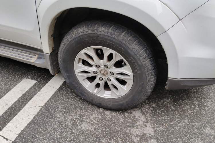 Used JMC Yusheng S350 2013 2.4T Automatic 4x4 Diesel Luxury 5-Seater Exterior 7