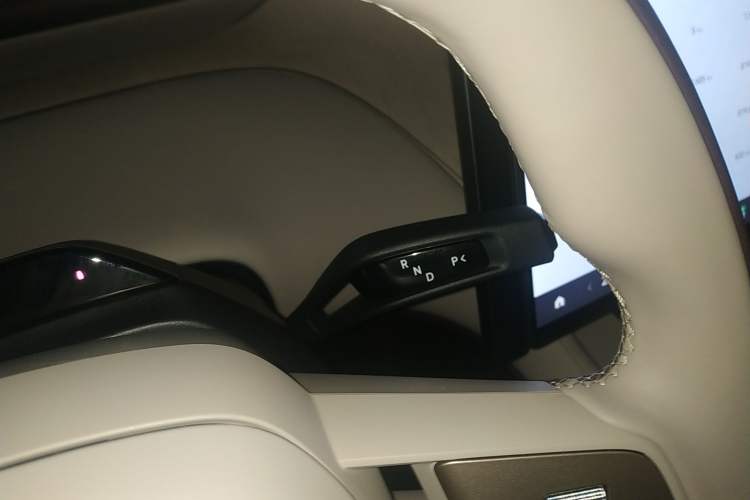 Used Xiaomi Auto YU7 2025 Ultra-Long Range Rear-Wheel Drive Version Gear Lever