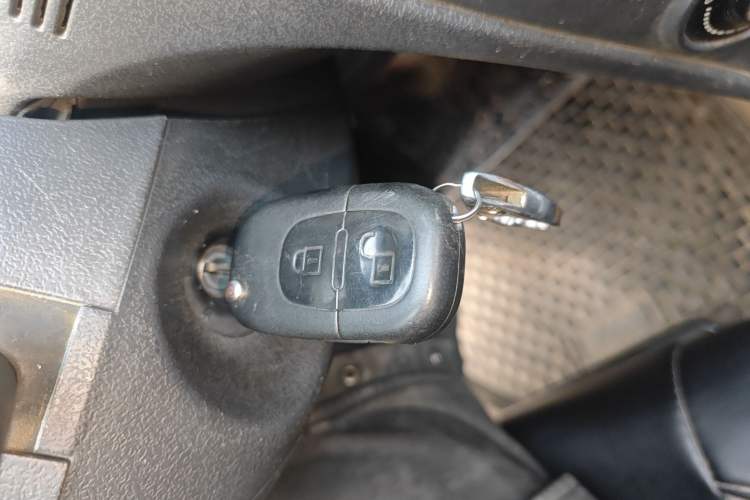 Used Dongfeng Aeolus H30 2011 1.6L Automatic ZunYa Model