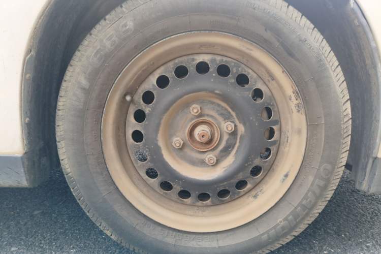 Used Venucia R50 2013 1.6L Automatic Fashion Edition