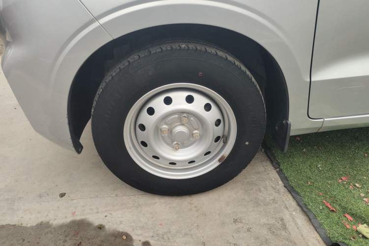 Used Wuling Hongguang V 2019 1.5L Base Version China VI LAR