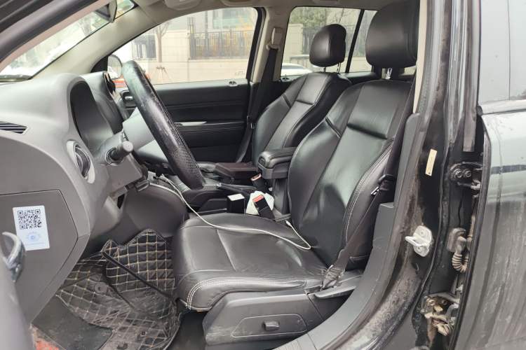 Used Jeep Compass 2015 2.0L Two-Wheel Drive Luxury Edition
