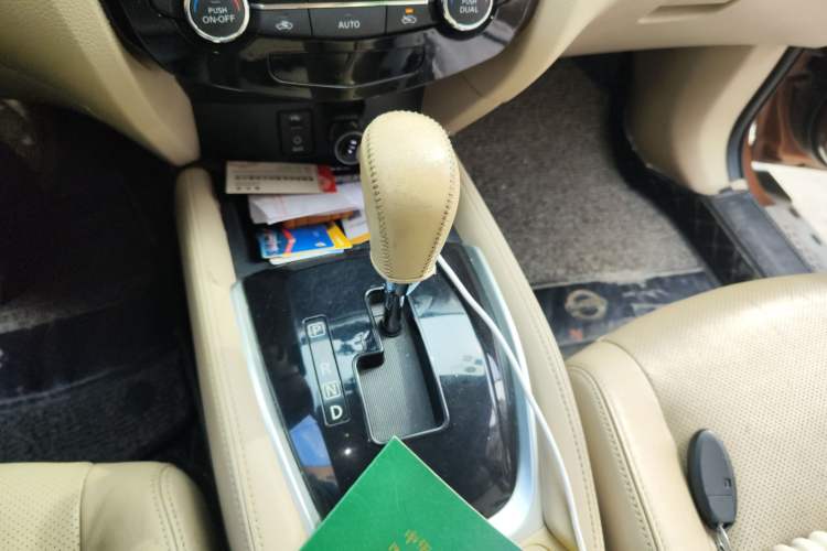 Used Nissan X-Trail 2014 2.5L CVT Leading Edition 4WD
