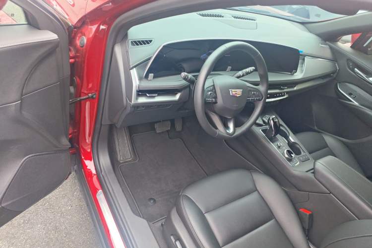 Used Cadillac XT4 2024 28T Two-Wheel-Drive Luxury Version