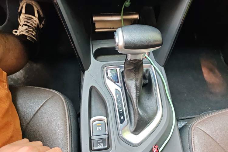 Used GAC Trumpchi GS4 2017 235T Automatic Two-Wheel Drive Luxury Smart Connectivity Version Gear Lever