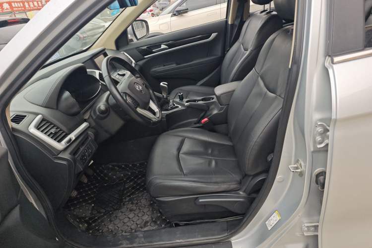 Used Dongfeng Aeolus AX7 2015 2.0L Manual Zhiyi Trim