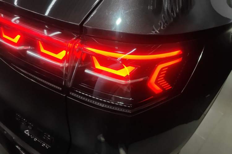 Used Volkswagen Tavendor 2024 380TSI All-Wheel Drive R-Line Blacklight Knight Edition Right Rear Taillight