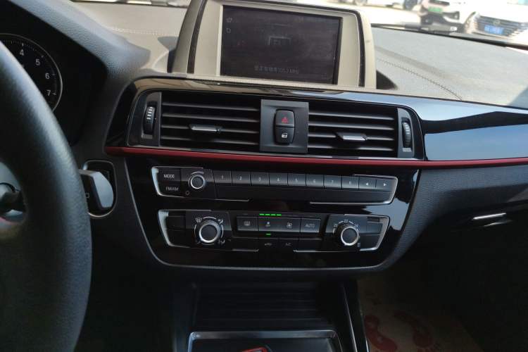 Used BMW 1 Series 2018 118i Sport Design Package Audio And AC Panel