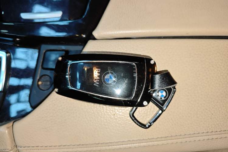 Used BMW 5 Series 2013 525Li Leading Model
