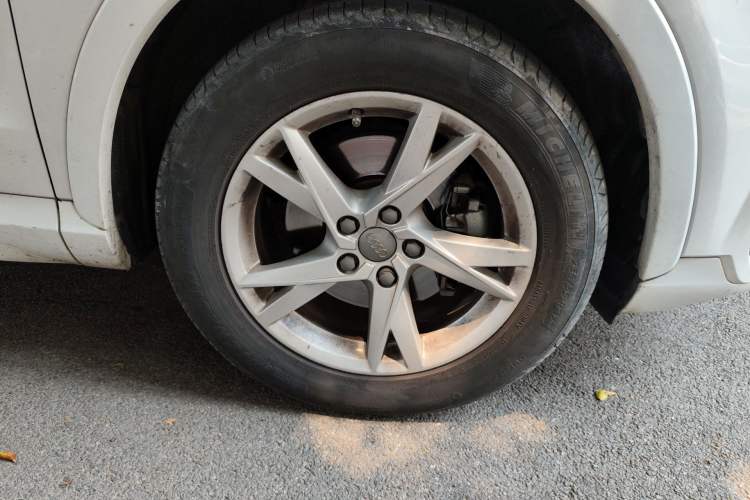 Used Audi Q3 2017 30 TFSI Standard Model Right Front Wheel Hub