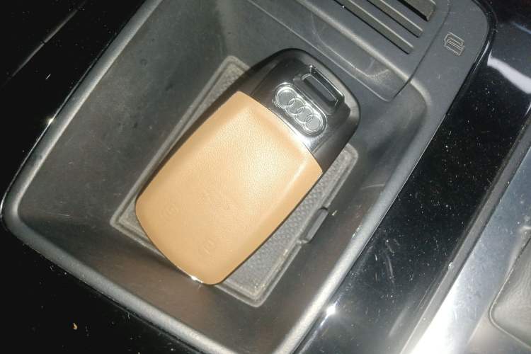 Used Audi Q5L 2022 40T Luxury Dynamic Model Vehicle Key