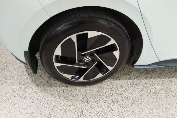 Used Volkswagen ID.3 2024 Outstanding Edition Right Rear Wheel Hub
