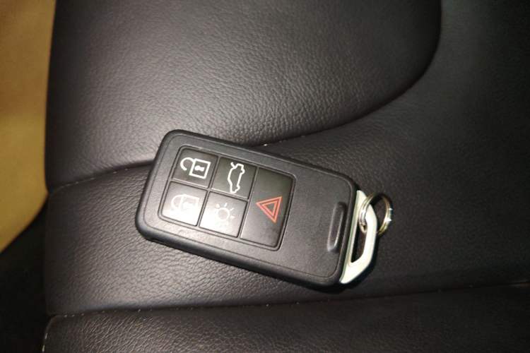 Used Volvo V40 2014 2.0T Zhiya Edition Interior 1