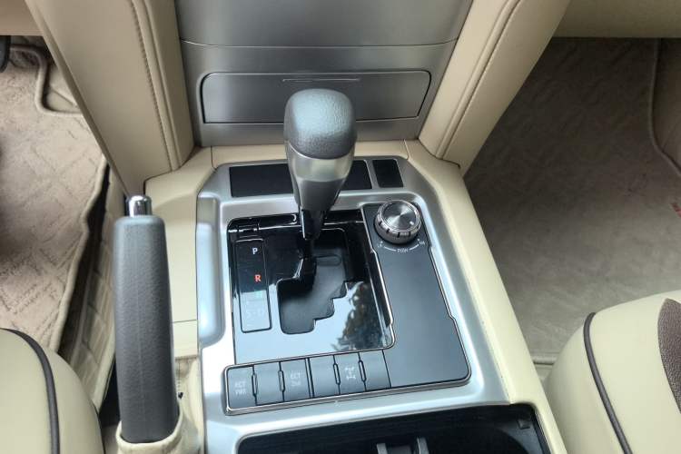 Used Toyota Land Cruiser 2015 4.0L 8-Seater Middle East Version