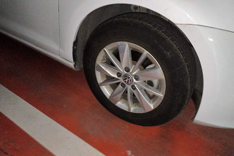 Used Volkswagen Golf 2015 1.6L Automatic Fashion Model Right Front Wheel Hub