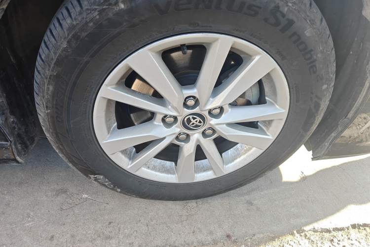 Used Toyota Camry 2018 2.0E Leading Edition