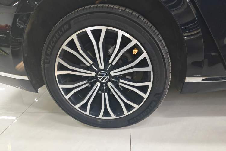 Used Volkswagen Phideon 2021 380TSI Luxury Edition Exterior 5