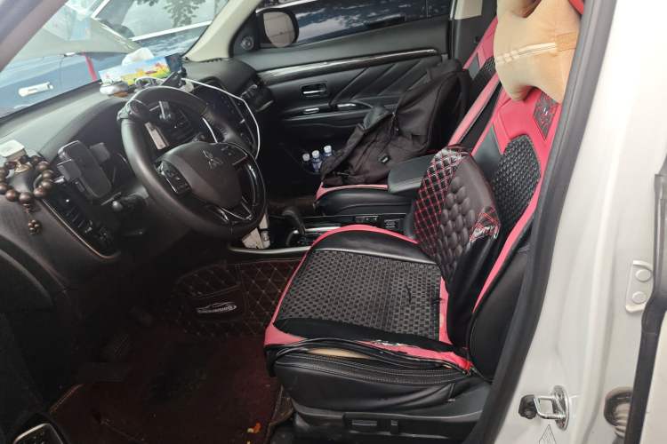 Used Mitsubishi Outlander 2019 2.0L Two-Wheel Drive Comfort Edition 7-Seater China VI Standard