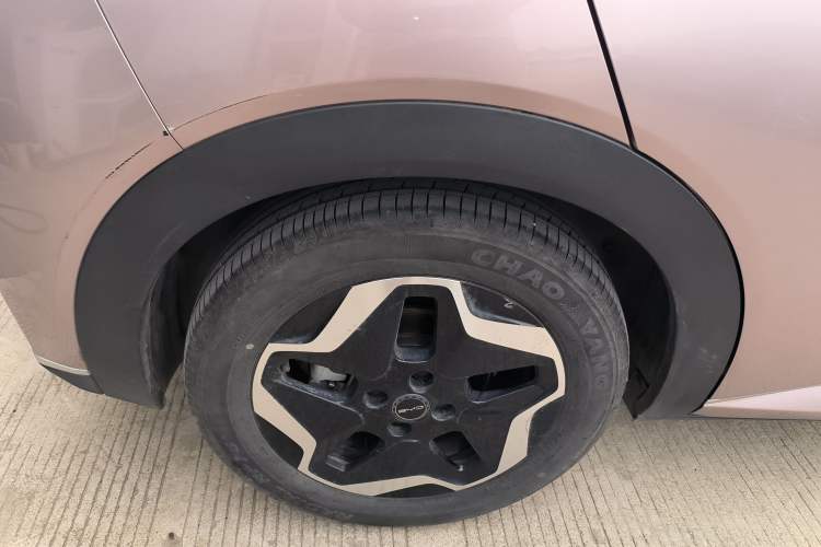 Used BYD Dolphin 2021 405 km Fashion Edition Right Rear Wheel Hub