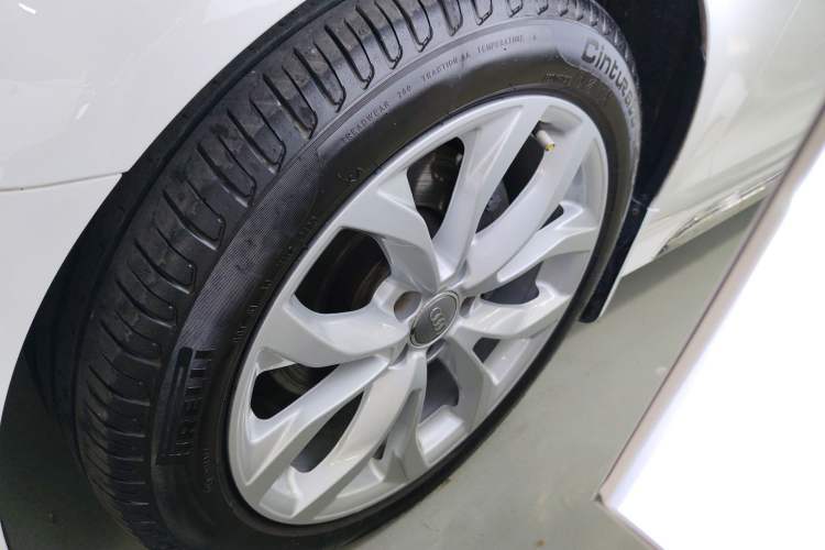 Used Audi A6L 2018 30th Anniversary Edition 35 TFSI Fashion Model Left Front Wheel Hub