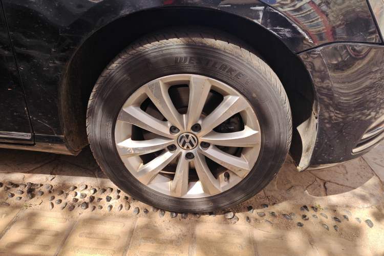 Used Volkswagen Magotan 2012 1.8TSI Luxury Model Right Front Wheel Hub