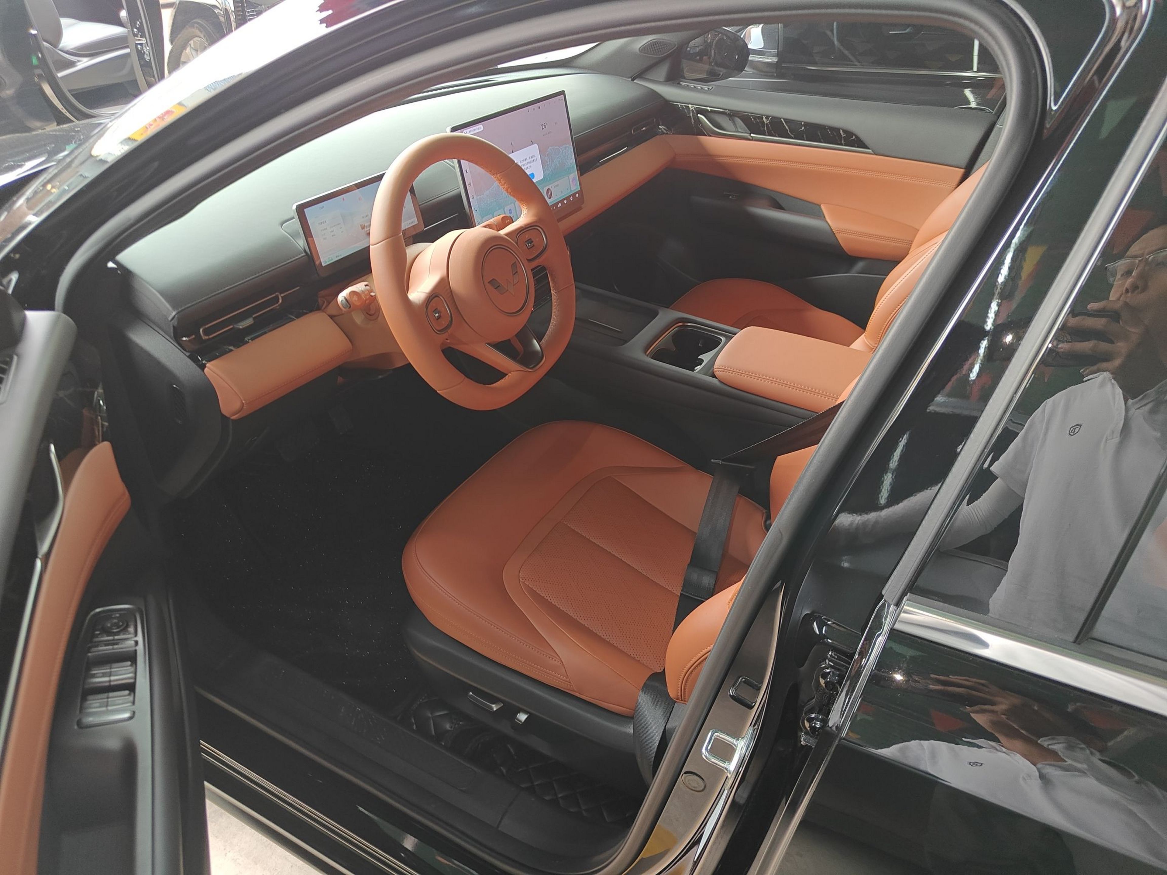 المقاعد الأمامية داخل السيارة