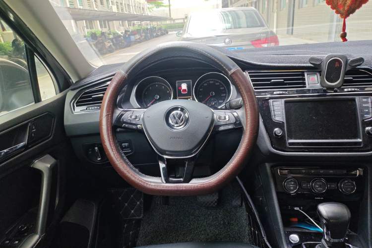 Used Volkswagen Tiguan L 2018 Revised Version 330TSI Automatic Two-Wheel Drive Comfort Edition Steering Wheel
