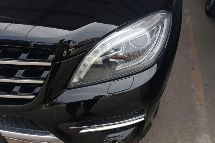 Used Mercedes-Benz M-Class 2015 ML 400 4MATIC Dynamic Model Left Front Headlight