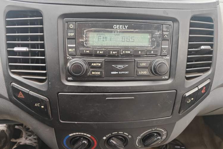Used Geely Auto Diamond 2013 1.5L Manual Elite Model Audio And AC Panel