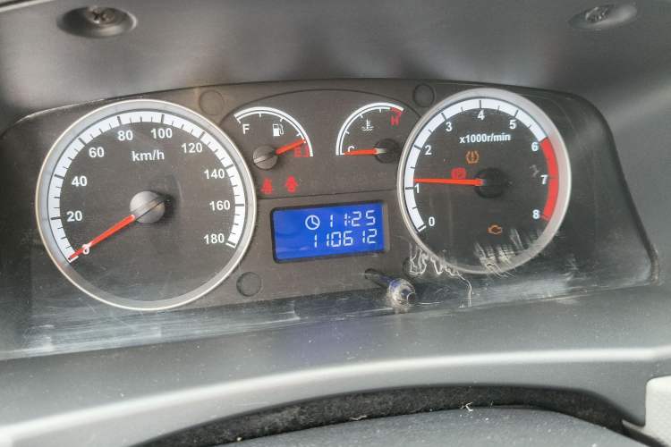 Used Foton Scenic G7 2021 2.4L Gasoline Commercial Version Long Wheelbase High Roof 6-Seater with Clear Windows Model 4K22D4M
