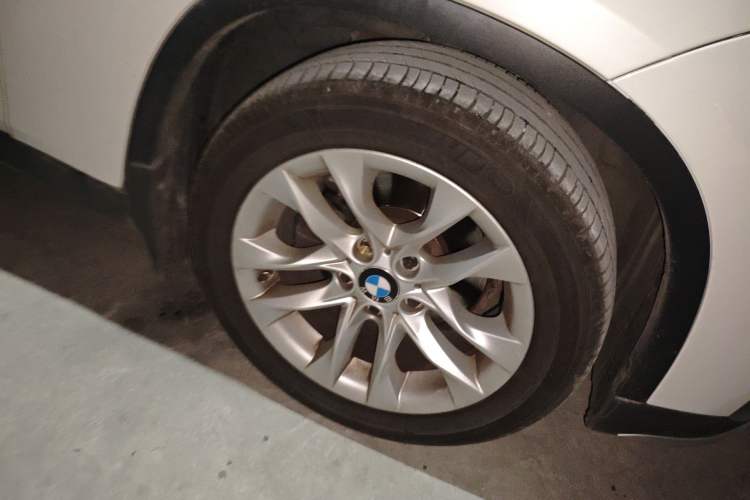 Used BMW X1 2015 sDrive18i Fashion Upgrade Edition Right Front Wheel Hub