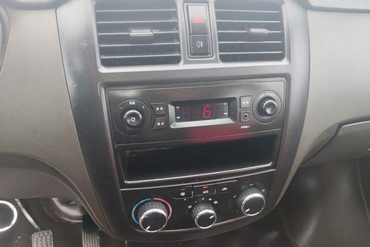 Used Wuling Rongguang 2020 1.2L S Base Model China VI Audio And AC Panel