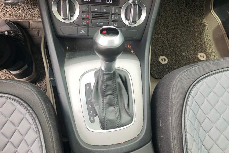 Used Audi Q3 2015 35 TFSI Ambition Edition Gear Lever