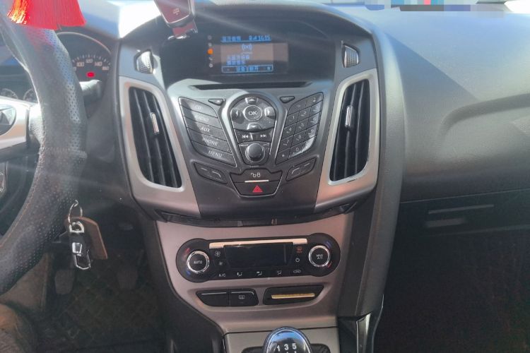 Used Ford Focus 2012 Sedan 1.6L Manual Fashion Edition
