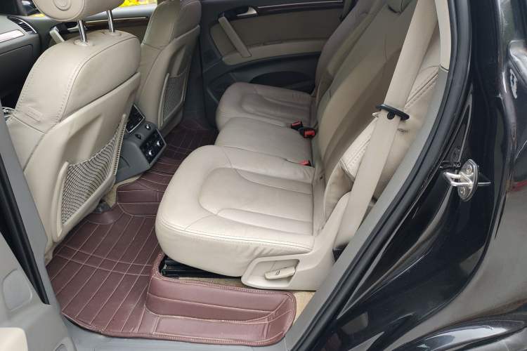 Used Audi Q7 2013 35 TFSI Comfort Model Left Rear Seat