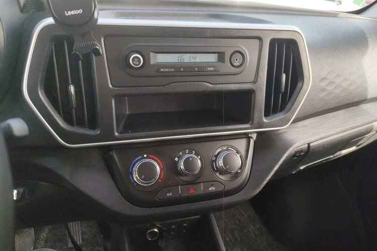 Used CHANGAN KAICHENG Ruixing M60 2023 1.5L GDI Comfort-Class Passenger Vehicle 6/7 Seats Audio And AC Panel