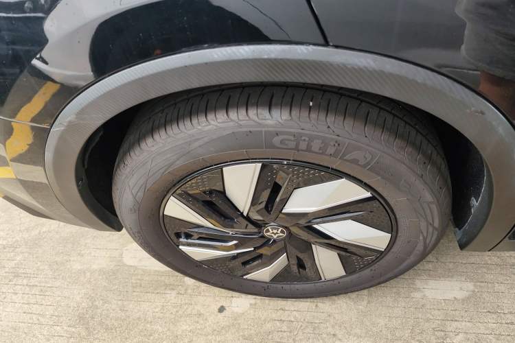 Used Venucia V DD-i 2023 110 km iE Version Right Rear Wheel Hub