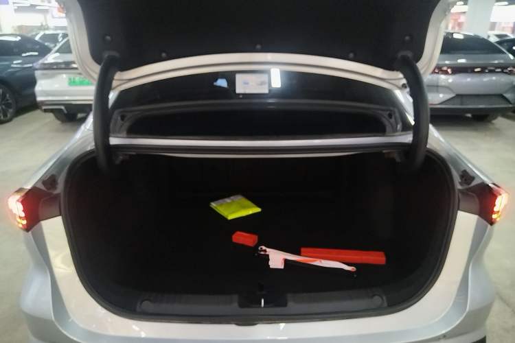 Used Geely Galaxy L6 2025 EM-i 140km Starship Edition