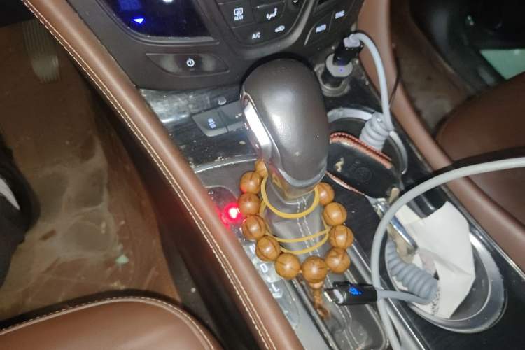 Used Buick Envision 2018 28T Four-Wheel Drive Elite Version Gear Lever