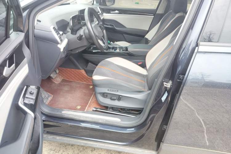 Used Volkswagen ID.6 CROZZ 2022 Long-Range PRO Edition Left Front Seat