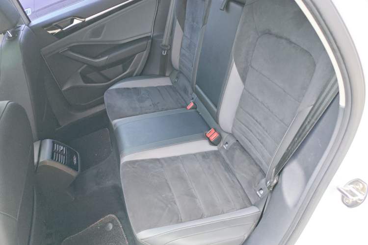 Used Volkswagen Sagitar 2019 280TSI DSG Luxury Model China V Emission Standard Left Rear Seat