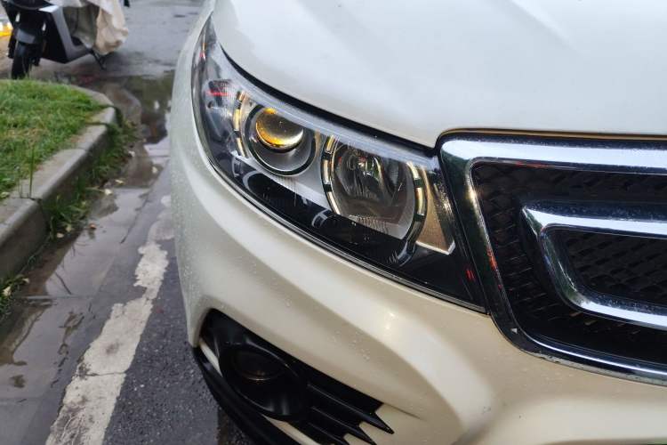 Used BAIC Senova X55 2016 1.5T CVT Elite Edition Right Front Headlight