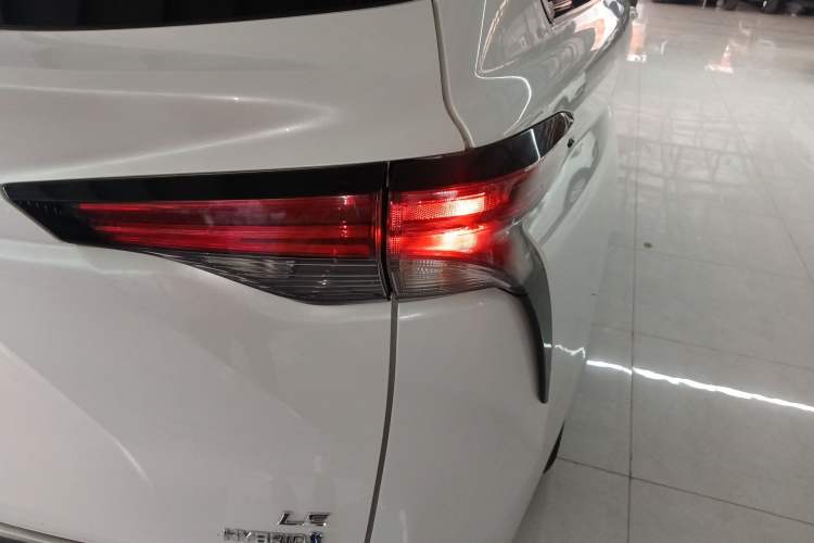 Used Toyota SIENNA 2021 2.5L Hybrid Comfort Edition Right Rear Taillight