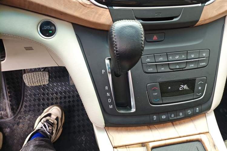 Used Buick GL8 2018 ES 28T Comfort Model China VI Standard Gear Lever