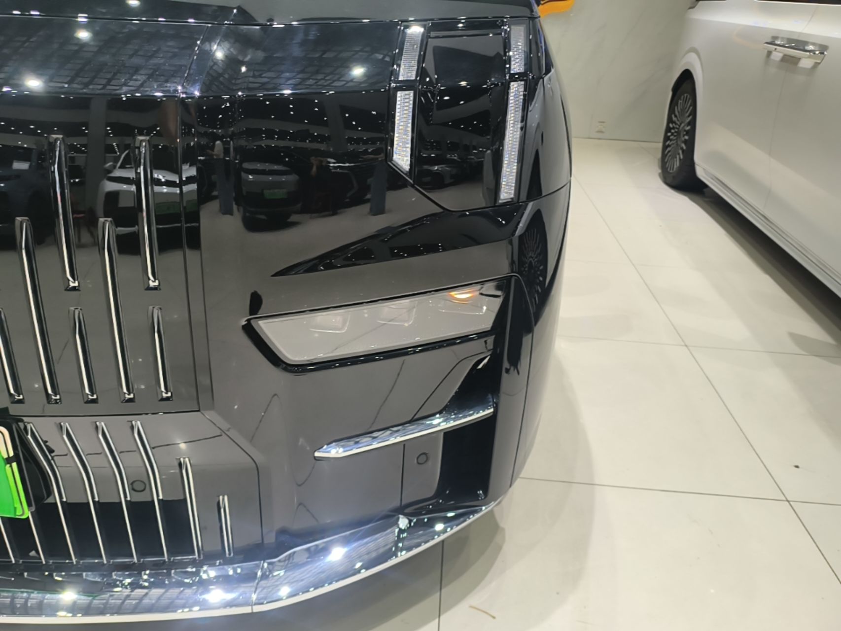 Zeekr 009 2024 7-Seater Walk-Through Version Four-Wheel Drive 108 kWh — снимка 8