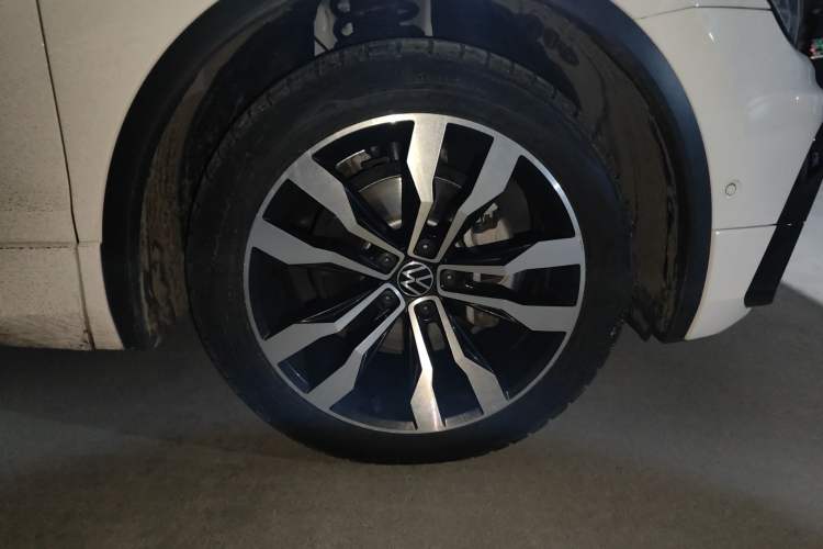 Used Volkswagen Tiguan L 2021 330TSI Automatic Two-Wheel Drive R-Line Enhanced Edition
