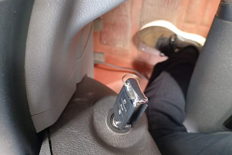 Used Foton Toano 2023 Joy Elephant Multi-Function 2.0T Manual Long-Wheelbase Mid-Roof Model with Single Rear Tire Available in 5/6/7/9-Seater Configurations