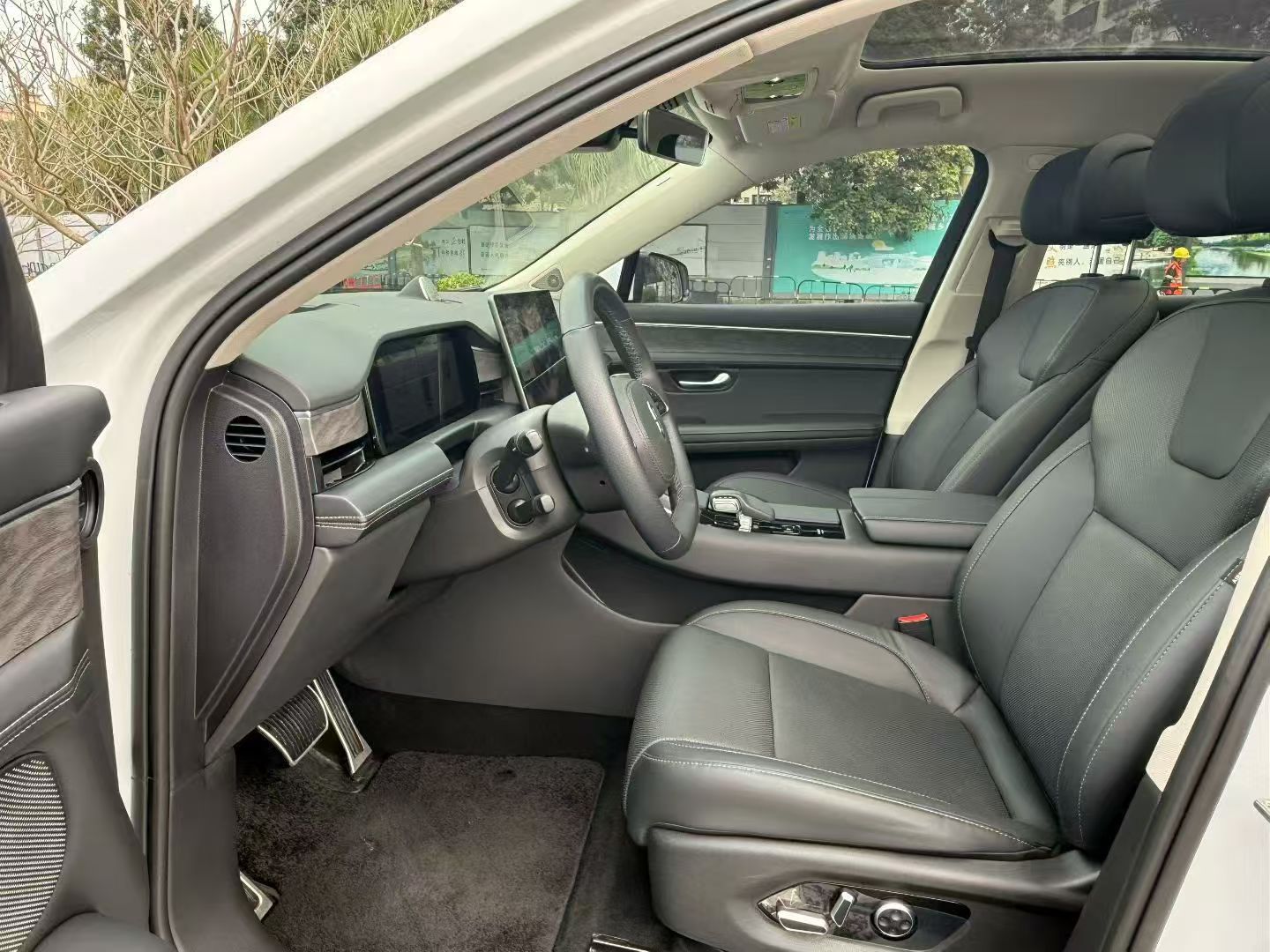 Переднее сиденье в автомобиле